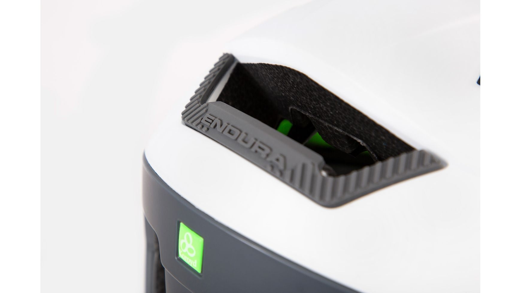 {593B680F-B638-4E0F-AD90-2E57D2F7258B}