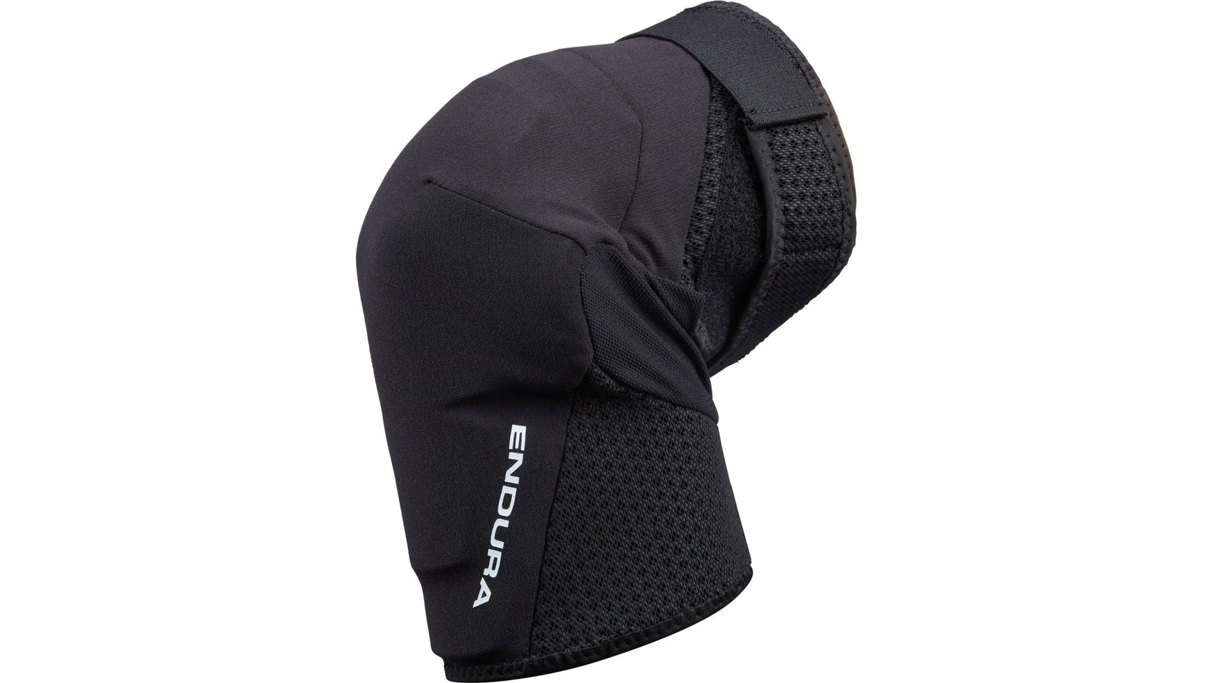 Die ENDURA Single Track Knee Pads verfügen über ein schwarzes, ergonomisch geschwungenes Design mit einem atmungsaktiven Netzeinsatz für optimalen Sportschutz. Das ENDURA-Logo befindet sich auf der Seite.